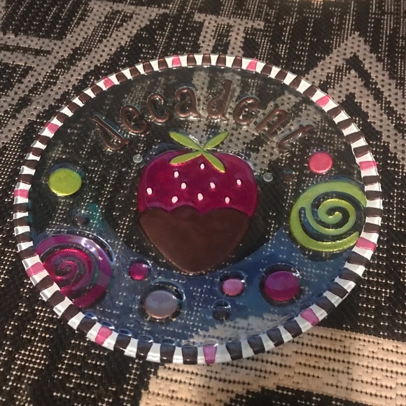 2009 Decadent 11" Glass Plate Chocolate Strawberry - Picture 3 of 16